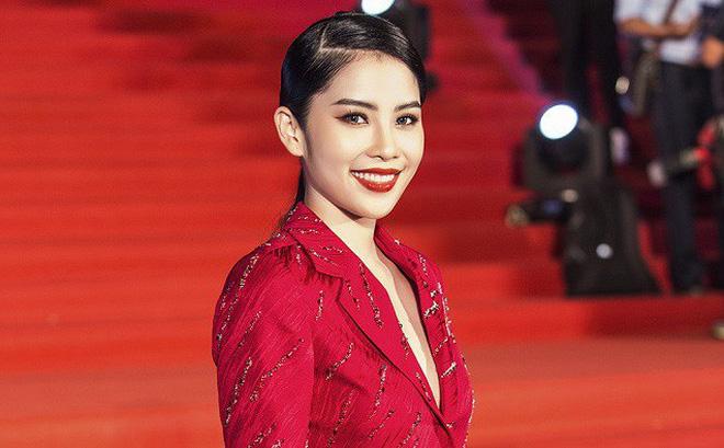 Vượt qua lời chúc phúc kém duyên của Hòa Minzy, cô gái đồng trinh Nam Em bỗng trở thành chuyện hot nhất tuần-1