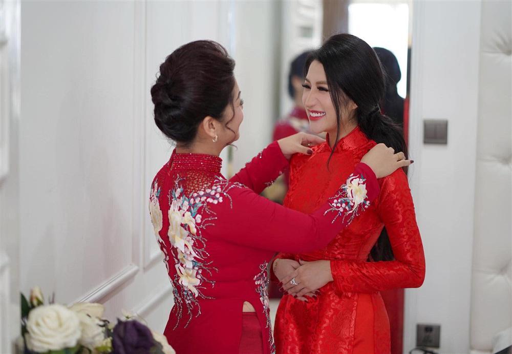 Vân Navy có xinh đẹp, tài giỏi cũng chẳng bằng một lời nhắc nhẹ của mẹ đến bà thông gia khiến con gái càng được yêu-1