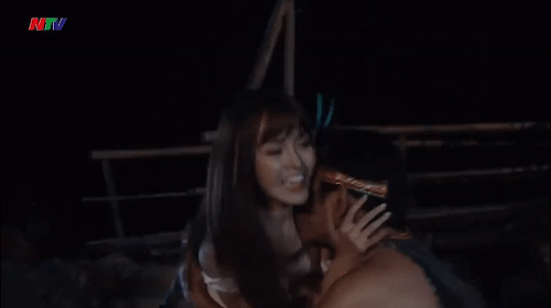 Khán giả chỉ trích cảnh Quang Tèo sàm sỡ hot girl ăn mặc hở hang trong hài Tết-3