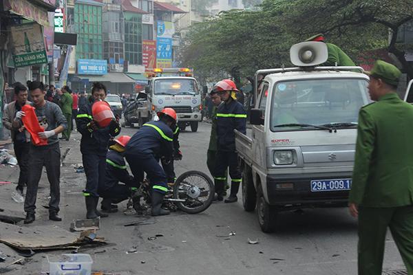 Ô tô đâm 5 xe trên phố Ngọc Khánh, cụ bà bán hàng rong đi bộ tử vong-6