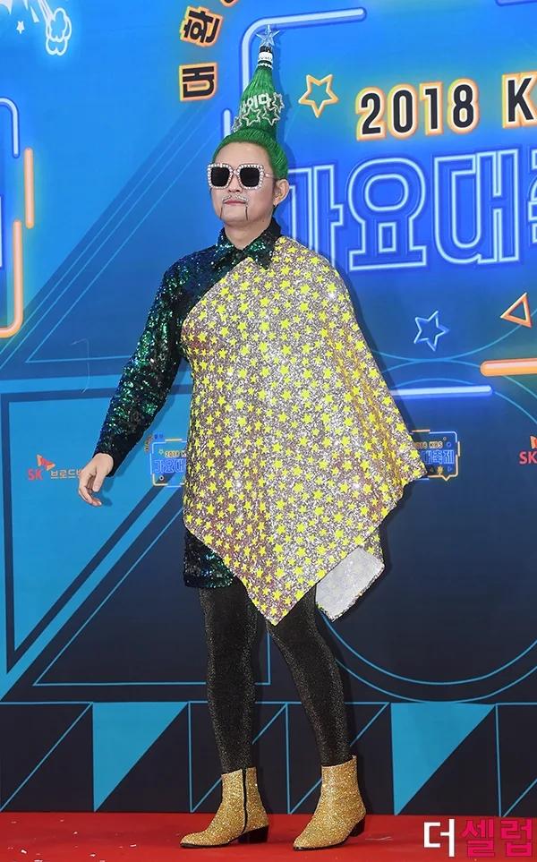 Chết cười với kiểu tóc độc lạ chưa ai dám để của nam ca sĩ Hàn Quốc-3