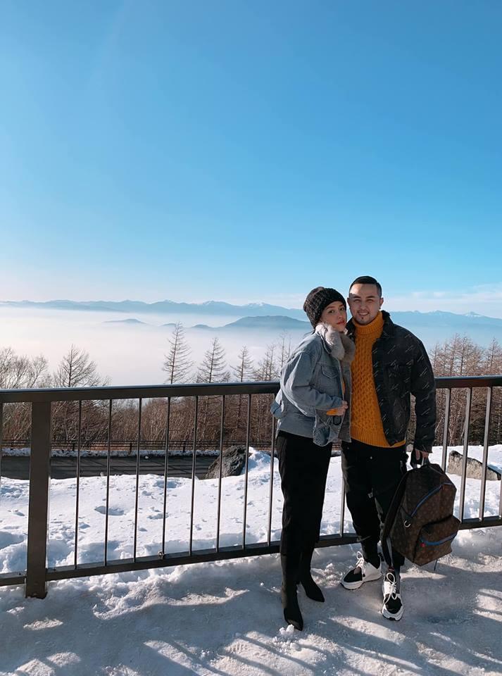 Sướng như chị dâu Bảo Thy, bầu to tướng vẫn được ông xã đưa đi vượt biển qua 3 nước bằng du thuyền hạng sang-3