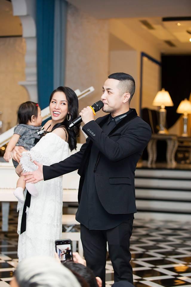 Sướng như chị dâu Bảo Thy, bầu to tướng vẫn được ông xã đưa đi vượt biển qua 3 nước bằng du thuyền hạng sang-4