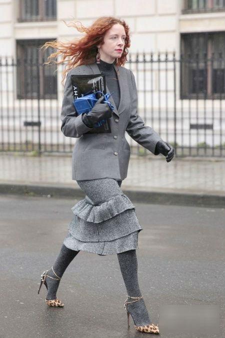 Mách bạn chiêu mix váy len đẹp quên sầu cho mùa lạnh-2