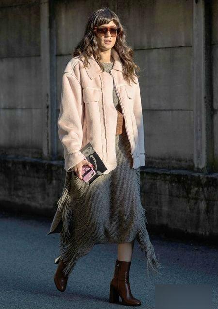 Mách bạn chiêu mix váy len đẹp quên sầu cho mùa lạnh-6