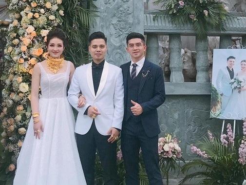 Còn hơn cả em trai cô dâu vòng đeo đầy vàng, bạn thân chú rể Nam Định chính là cực phẩm mà chị em đang tìm kiếm bấy lâu