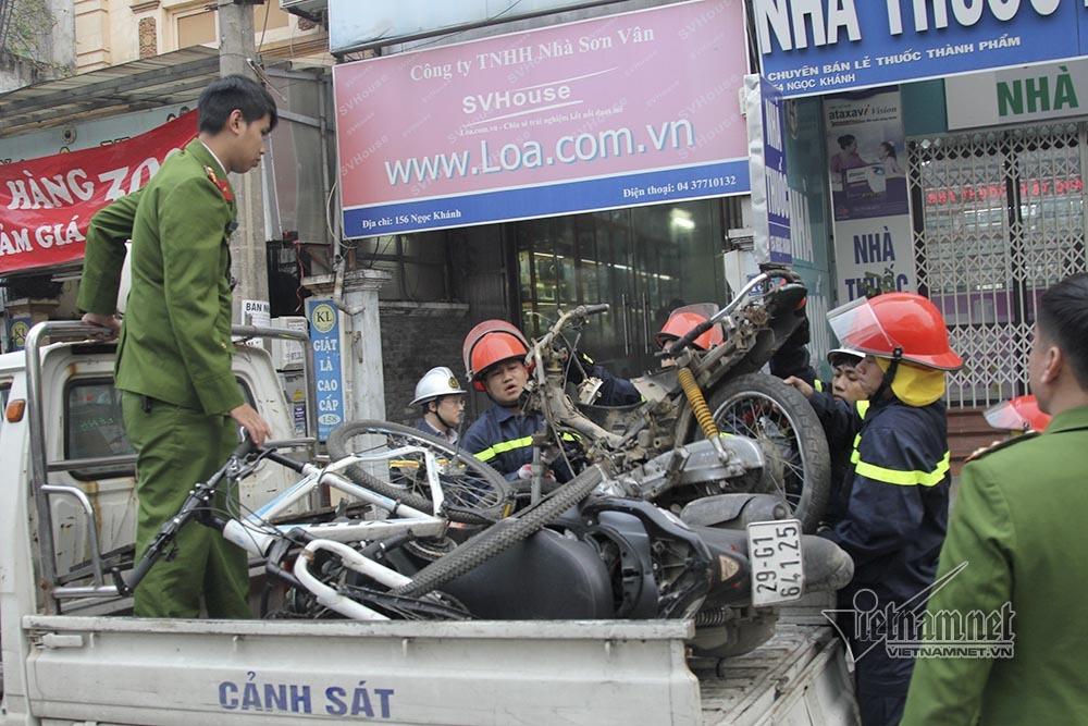 Ô tô đâm 5 xe trên phố Ngọc Khánh: Thai phụ nhảy bật trong tích tắc-9