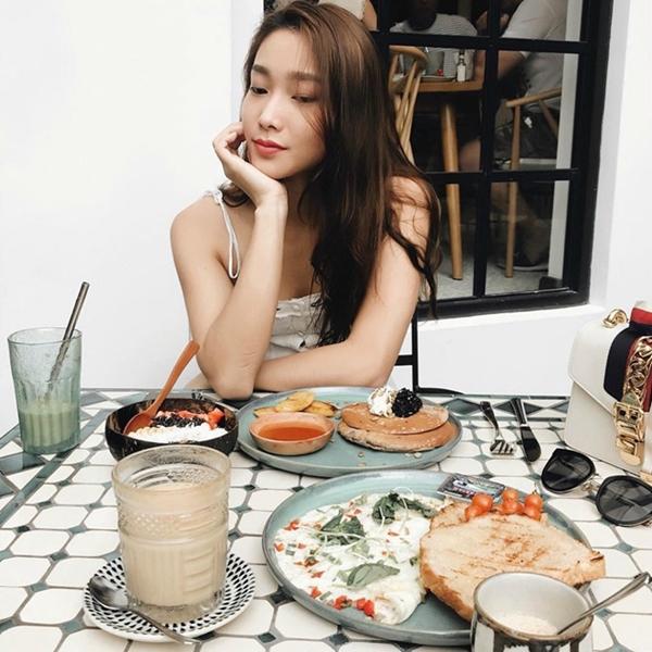 Không phải Hoàng Yến Chibi, bạn gái của tay vợt số 1 Việt Nam Lý Hoàng Nam là hotgirl bóng rổ, mặt xinh, cao 1m72-6