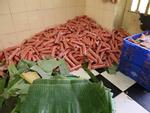 Tiêu hủy 2 tấn nguyên liệu nem chua bẩn ở Sài Gòn