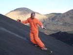Thót tim trò chơi trượt ván trên sườn núi lửa còn đang hoạt động ở Nicaragua