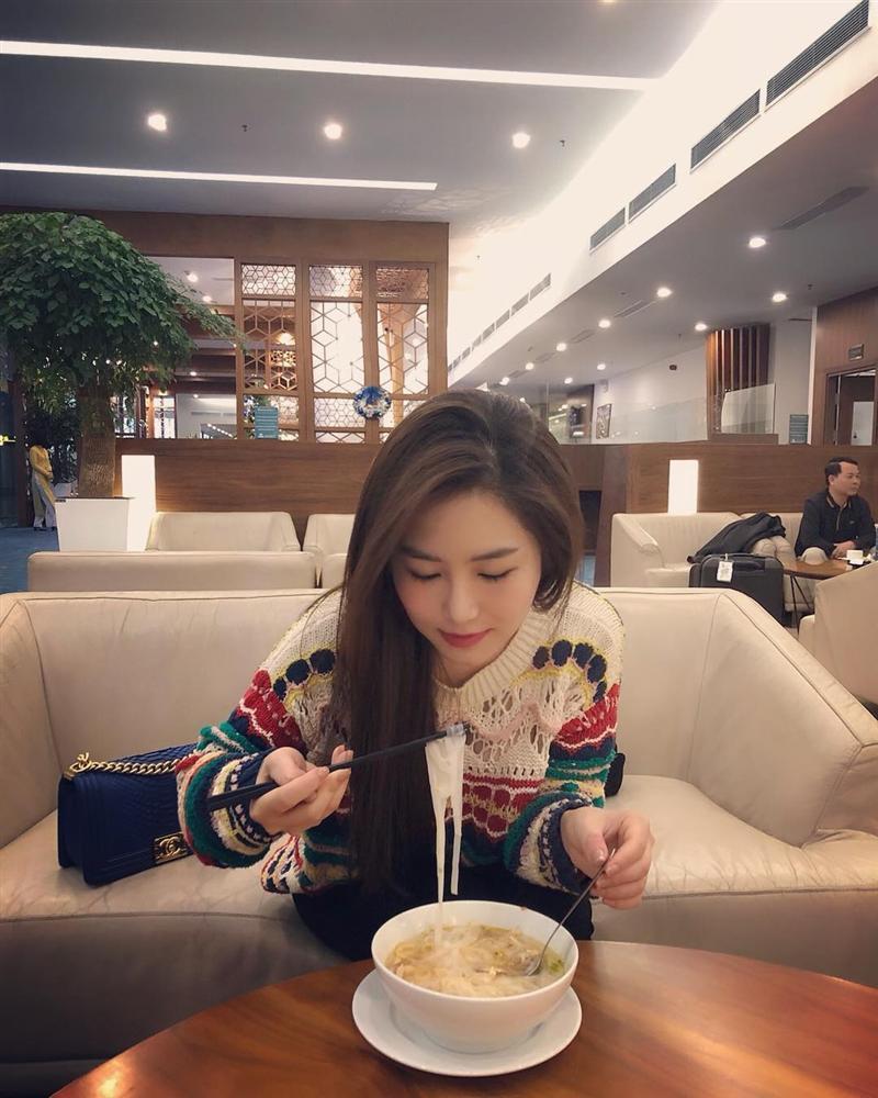 Hàng hiệu chất đầy nhà nhưng gái một con Diệp Lâm Anh chỉ thấy mình đẹp nhất khi mặc quần tụt-5