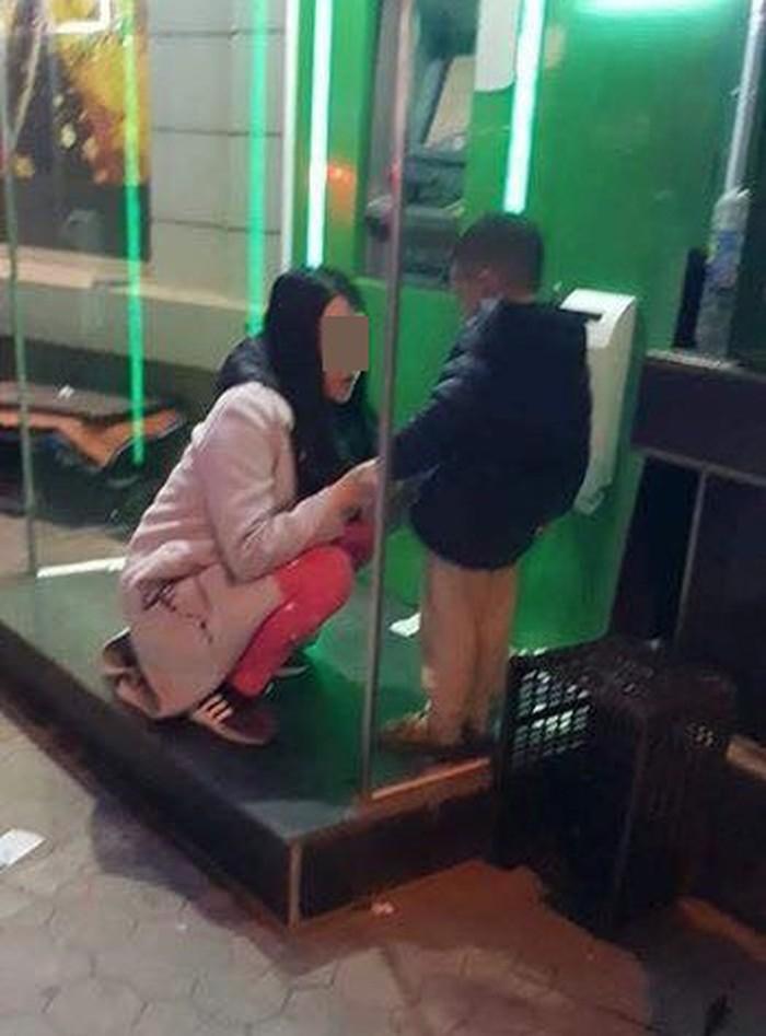 Lí do người mẹ máu lạnh bỏ lại con tại cây ATM giữa đêm giá rét khiến dân mạng sôi máu-1