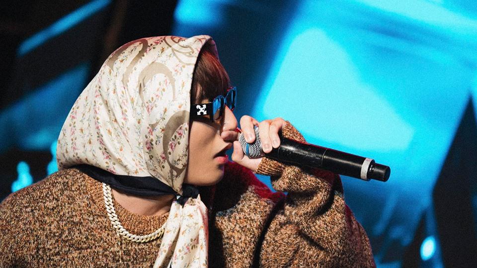 Đã có 2 lần, Sơn Tùng M-TP đang hát phải dừng lại cả chương trình để làm điều này!-4