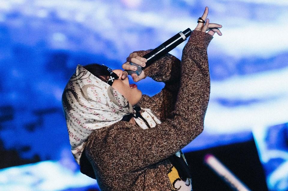 Đã có 2 lần, Sơn Tùng M-TP đang hát phải dừng lại cả chương trình để làm điều này!-6