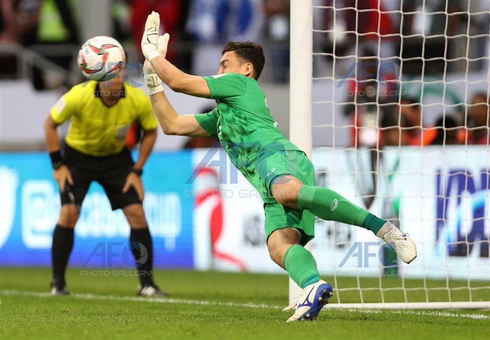 Tình cũ Bùi Anh Tuấn - hot girl Lilly Luta đốt mắt với khoảnh khắc khỏa thân đẹp không góc chết-3