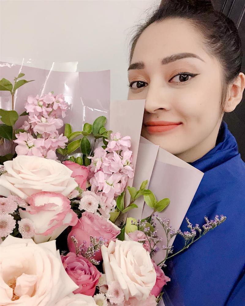 Hương Tràm khiến fan toát mồ hôi khi diện váy trễ nải khoe 3/4 vòng ngực-4