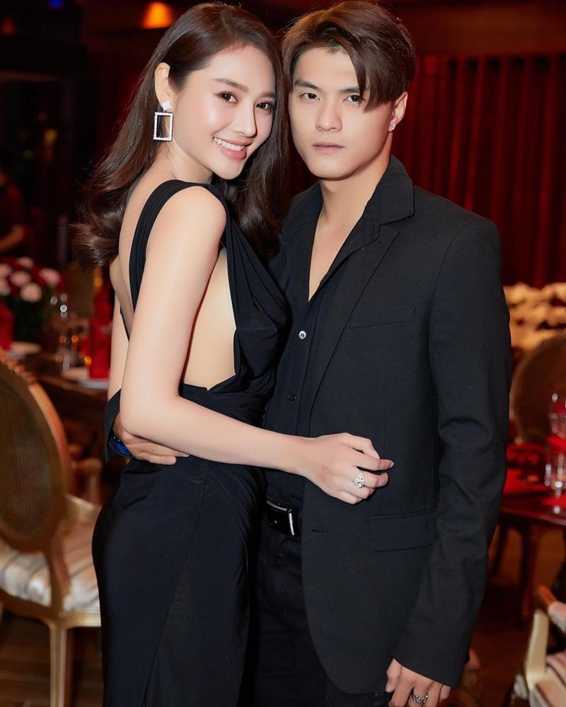 Hương Tràm khiến fan toát mồ hôi khi diện váy trễ nải khoe 3/4 vòng ngực-2