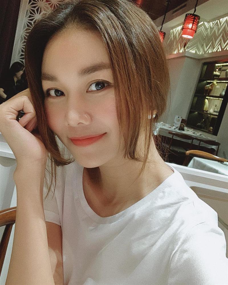 Hương Tràm khiến fan toát mồ hôi khi diện váy trễ nải khoe 3/4 vòng ngực-10