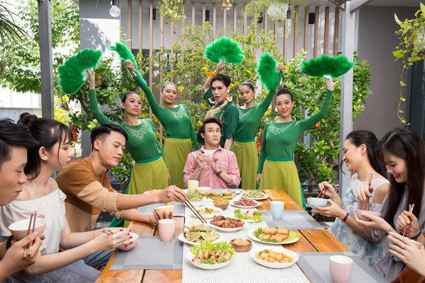 Quang Trung làm trợ lý cho Huỳnh Lập trong MV Tết-3