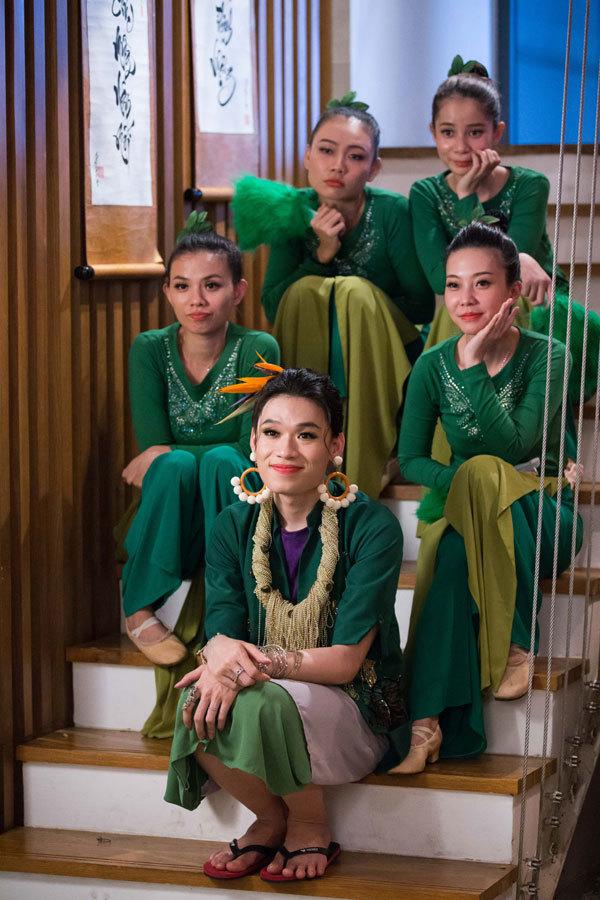 Quang Trung làm trợ lý cho Huỳnh Lập trong MV Tết-5