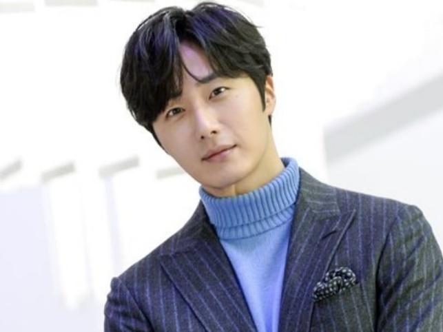 Chị đại Kim Hee Sun khoe mặt mộc đẹp xuất sắc ở tuổi tứ tuần-9