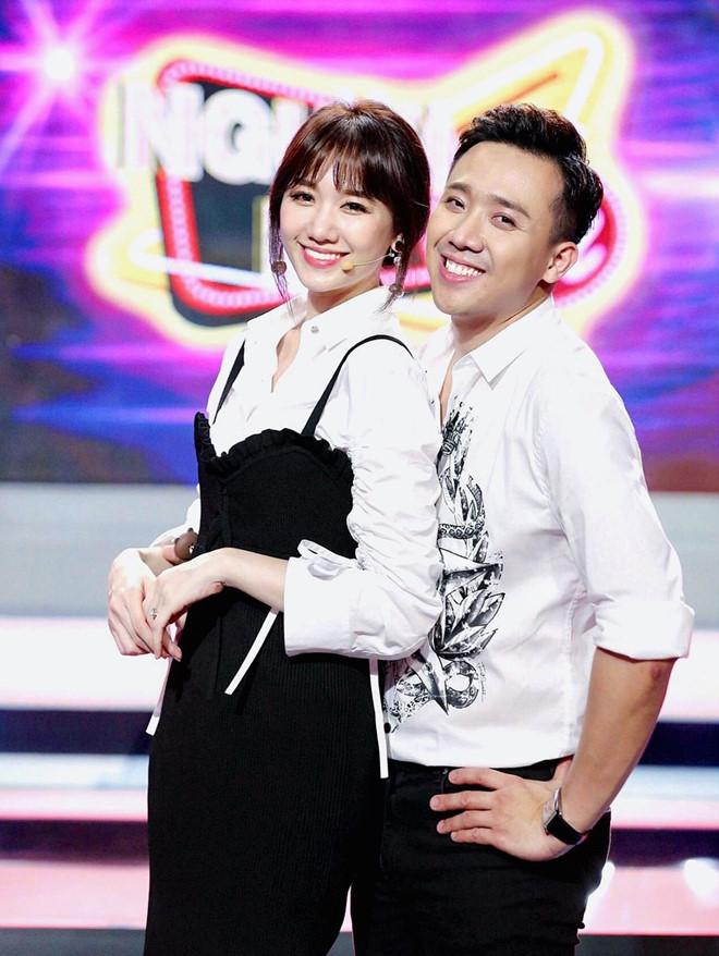 MC Trấn Thành nghiện mặc sơ mi họa tiết sặc sỡ-1