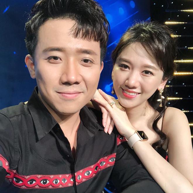 MC Trấn Thành nghiện mặc sơ mi họa tiết sặc sỡ-6