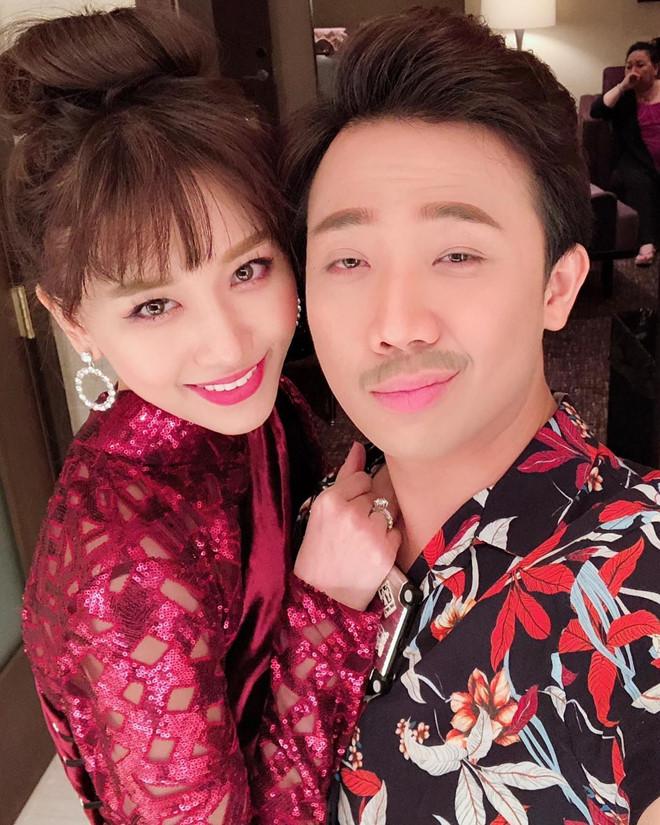 MC Trấn Thành nghiện mặc sơ mi họa tiết sặc sỡ-7