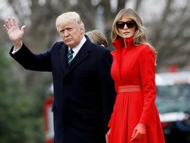 Vợ chồng Tổng thống Mỹ Donald Trump cùng nhận đề cử Mâm xôi vàng Vợ chồng Tổng thống Mỹ Donald Trump cùng nhận đề cử Mâm xôi vàng