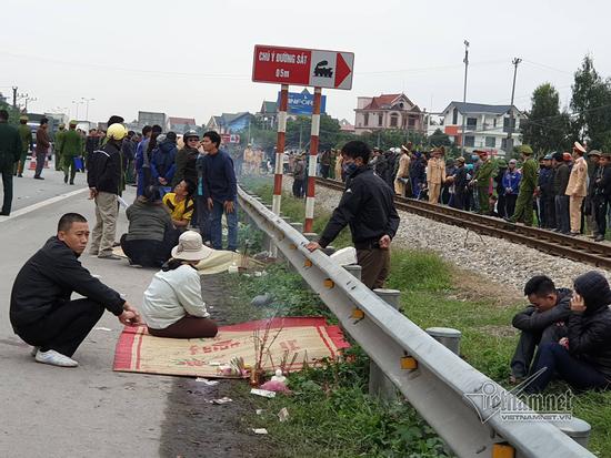 Hải Dương: Phó bí thư xã đầu rớm máu kể xe tải tông tử vong 8 cán bộ