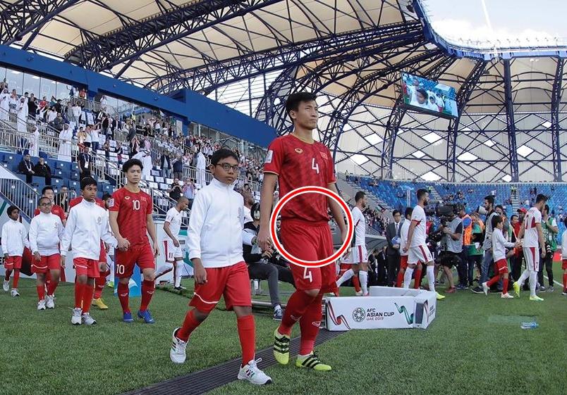 Chỉ 1 chi tiết nhỏ đã đủ thấy Tư Dũng có cách nhớ đồng đội Trọng ỉn thú vị như thế nào tại Asian Cup 2019-2