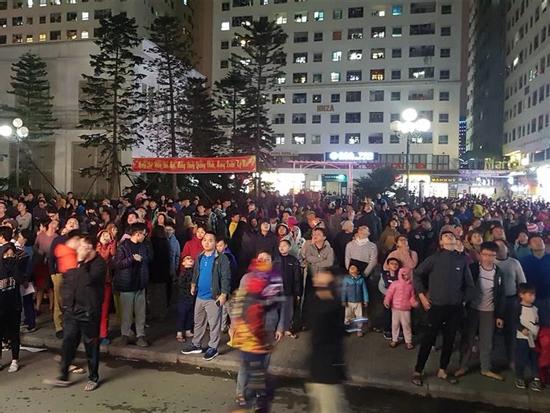 Cháy tầng 15 chung cư Linh Đàm, trăm người chạy lao xuống đất lánh nạn