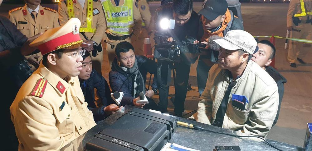 CSGT trắng đêm kiểm tra xe container, 1 tài xế dương tính với ma túy-2