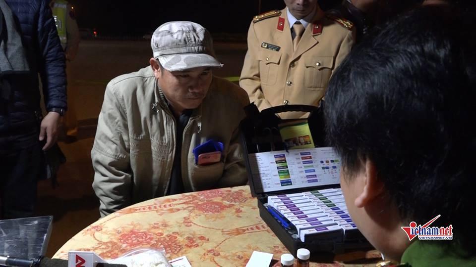 CSGT trắng đêm kiểm tra xe container, 1 tài xế dương tính với ma túy-3