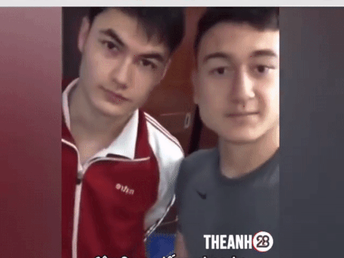 Cười rơi miệng trước clip thủ môn Đặng Văn Lâm cong mông ưỡn ngực chơi golf nhưng toàn đánh xuống đất-2