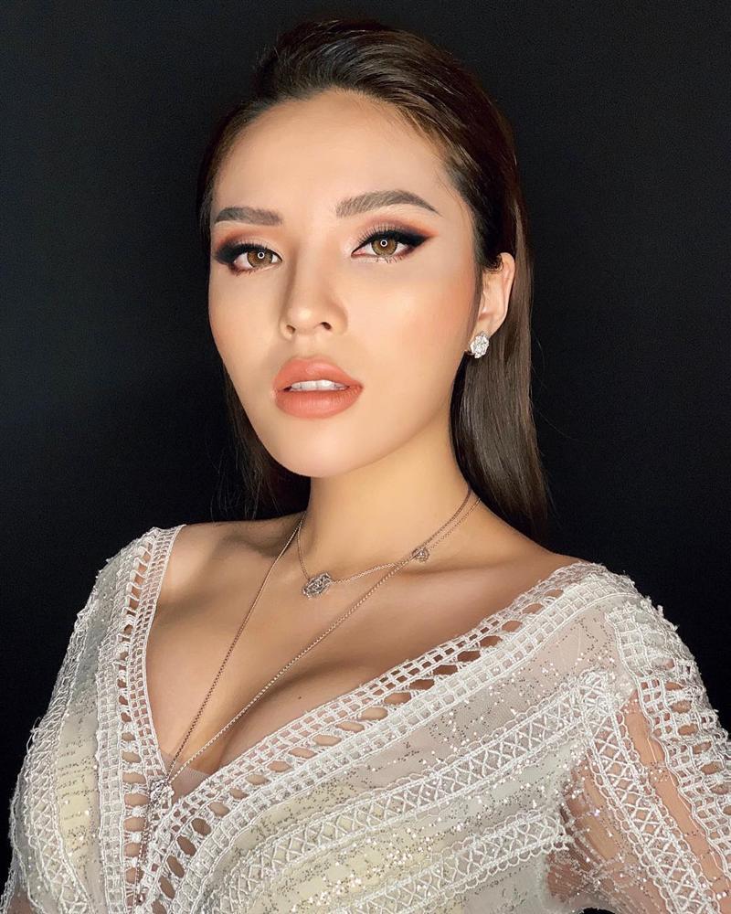 Bị chỉ trích ầm ĩ vì lái xe trong tình trạng ngáo ngơ, Hoàng Thùy Linh vẫn hồn nhiên tạo dáng không quan tâm-5