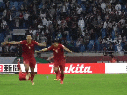 Trước tứ kết đối đầu Nhật Bản, hình ảnh đẹp của Quang Hải với Minh Vương ở trận gặp Jordan khiến fans bất ngờ