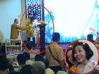 Diễn viên Mai Phương được đồng nghiệp dìu xuống sân khấu sau khi trình diễn