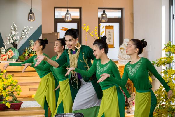 Huỳnh Lập gây sốt với ‘câu thần chú’ mùa Tết-3