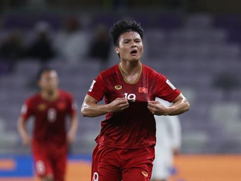 Nhan sắc cô vợ xinh đẹp từng là mẫu nội y của hậu vệ ĐT Nhật Bản sẽ đối đầu Việt Nam ở tứ kết Asian Cup-5