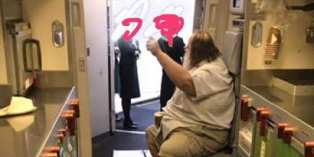 Nữ tiếp viên hàng không tố cáo bị hành khách nam bắt cởi giúp đồ lót-2