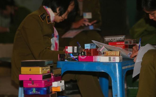 Kho hàng kích dục khổng lồ giữa Hà Nội-1