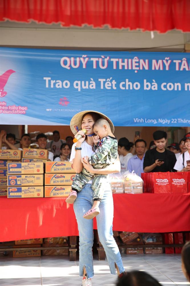 Mỹ Tâm mớm sữa, ru bé trai ngủ bằng hit mới Nơi mình dừng chân-3