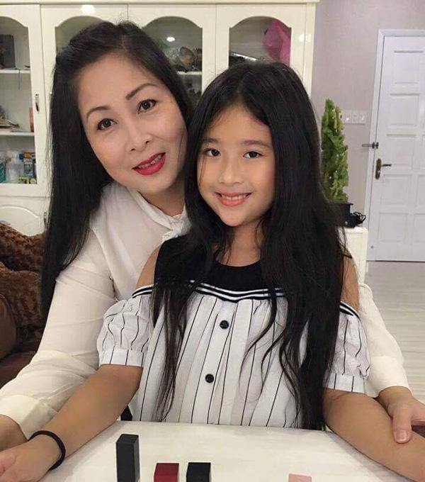 Ít được biết đến nhưng gái út nhà nghệ sĩ Hồng Vân khiến người xem trầm trồ khi trổ tài nhảy điêu luyện đúng chuẩn con nhà nòi-4