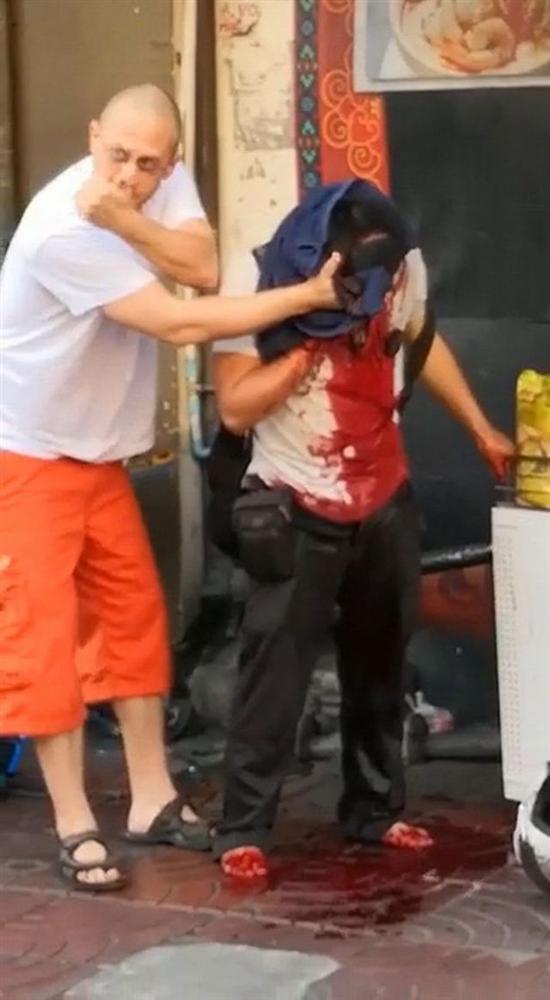 Nhà sư đâm trọng thương người bán bùa giả cho du khách-1