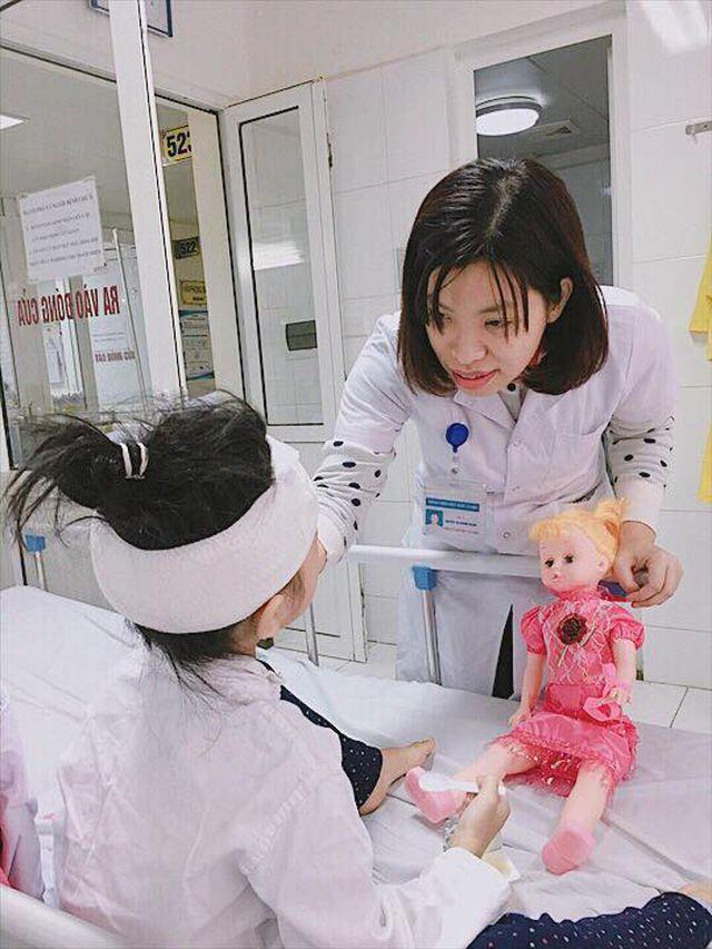 Bé gái 6 tuổi bị chó nhà tấn công nát mặt-1