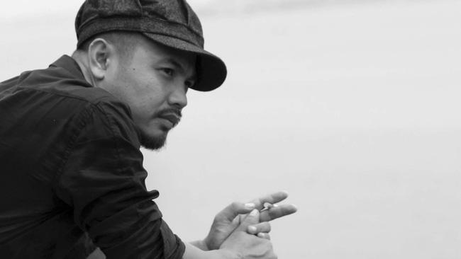 Lan truyền clip fan tới mộ hát tặng Trần Lập khiến người xem không ngừng rơi nước mắt-1