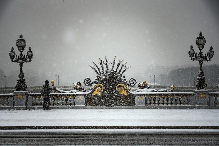 Kẻ lãng mạn, người cơ hàn trong bão tuyết Paris-9