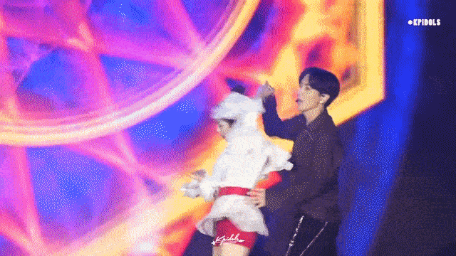 Sân khấu thị phi nhất SM Town Concert 2019: LeeTeuk (Super Junior) có quấy rối Irene (Red Velvet)?-1