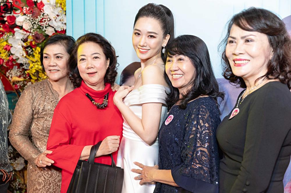 Trấn Thành lo sợ Hari Won đánh ghen khi thấy mình tình tứ với Lan Ngọc-7